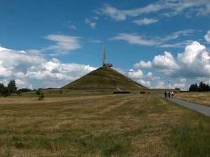 Археологи спасли от уничтожения украинские пирамиды 