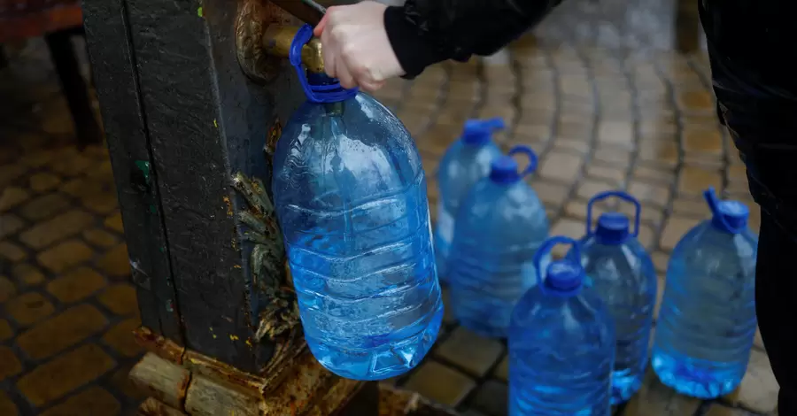 У Чернігові оголосили надзвичайну ситуацію - місто залишилося без води