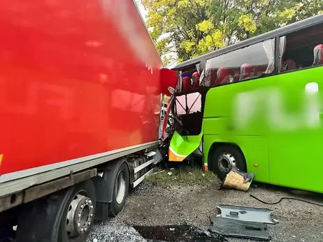 Кількість постраждалих у ДТП з пасажирським автобусом на Львівщині зросла до 32