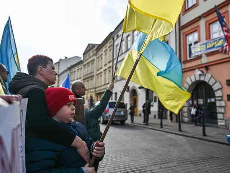 67% поляков считают, что власти должны отправить мужчин-беженцев в Украину