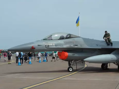 Мог ли украинский F-16 сбить вражеский Су-34 с КАБами? Мнение авиаэксперта