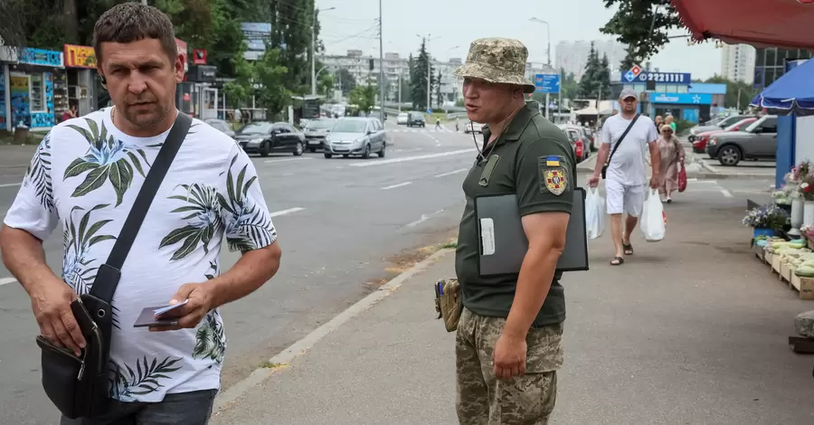 Після масових рейдів у Києві явка чоловіків в ТЦК збільшилась