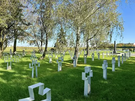 У Польщі завершили ремонт на кладовищі воїнів УНР