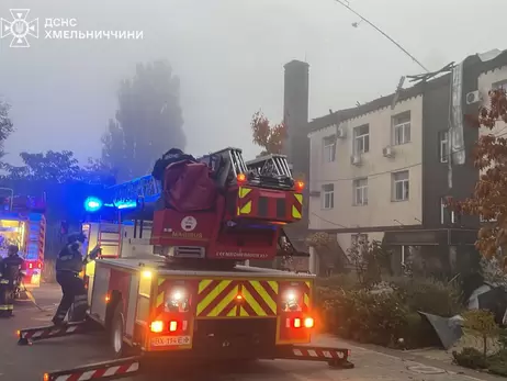 В результате ночной атаки на Староконстантинов три человека в больнице, гостиница осталась без крыши