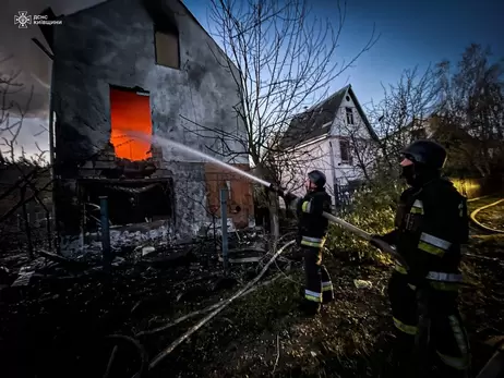 На Київщині внаслідок падіння уламків російських дронів пошкоджені 13 будинків