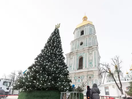 У Києві встановлять головну ялинку - вона буде білою з гірляндами небесного кольору