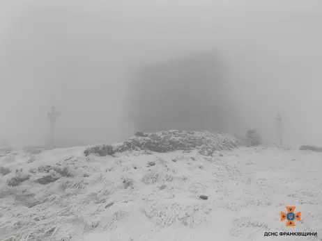 В Карпатах - штормовий вітер та мороз, туристів закликають утриматися від походів у гори