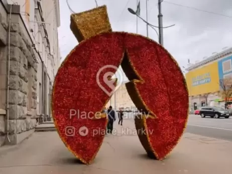 Харків готується до свят - у центрі встановили новорічну інсталяцію