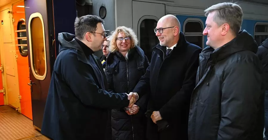 До Києва прибув глава МЗС Чехії – подивитись, як українці «справляються з бомбардуваннями»