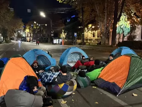 У центрі Тбілісі протестувальники встановили намети