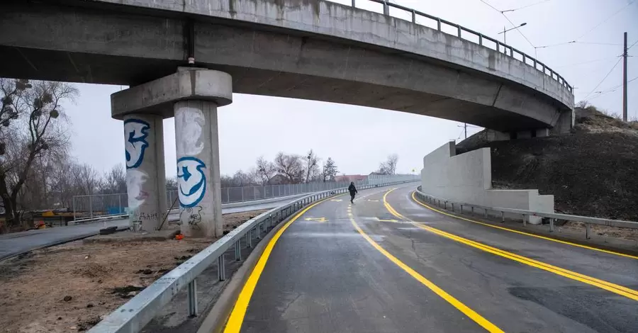 У Києві відкрили Подільський міст, який будували майже 30 років