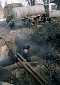 Дырявая труба лишила воды 35 многоэтажек 