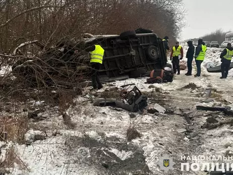 На Львівщині зіткнулися три автомобілі - загинуло 7 людей, троє поранених