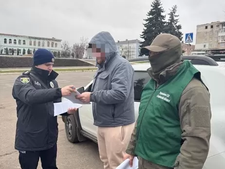 Експосадовець з Ізюма видавав старі будинки за будівлі, пошкоджені обстрілами