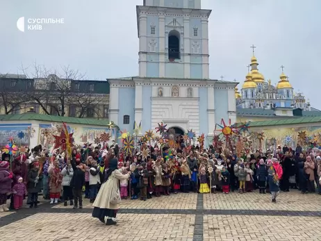 Різдзвяна хода з колядницькими зірками: в центрі Києва нагадали традиції українців