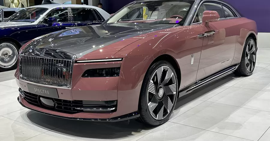 Українці купили 13 елітних авто Rolls-Royce Spectre 2023 року, серед них нардеп та забудовник, - УП