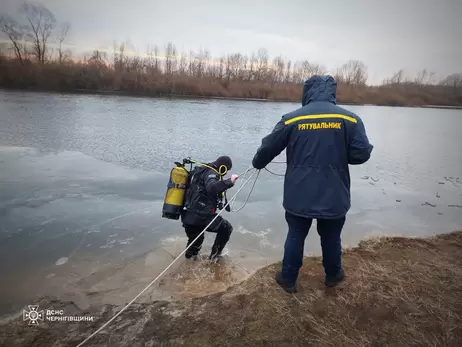 В Черниговской области нашли тело провалившегося под лед мужчины - мальчика еще ищут 