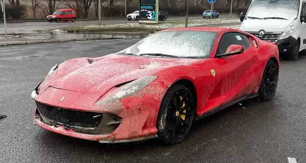 Во Львове заметили суперкар Ferrari стоимостью в полмиллиона долларов