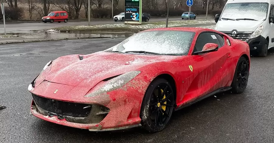 Во Львове заметили суперкар Ferrari стоимостью в полмиллиона долларов