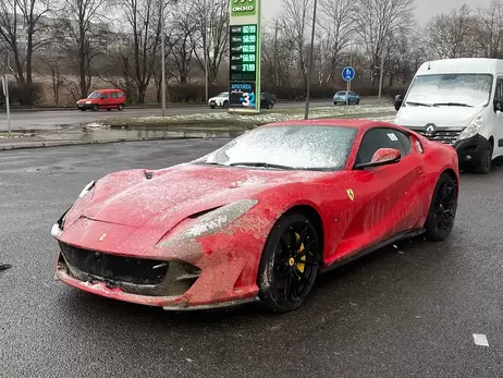 Во Львове заметили суперкар Ferrari стоимостью в полмиллиона долларов