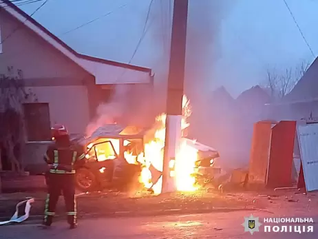 На Київщині автівка влетіла у двір приватного будинку — троє постраждалих