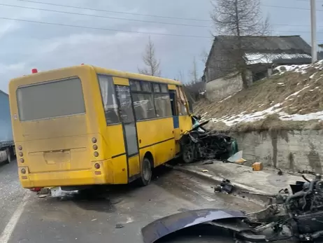 На Львівщині у ДТП з маршруткою загинуло четверо людей