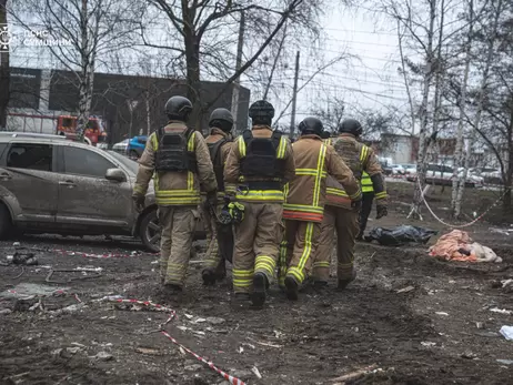 Кількість постраждалих у Сумах через попадання дрону до багатоповерхівки зросла до 16 осіб