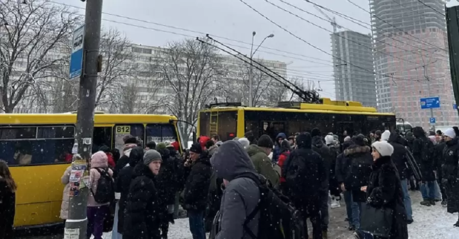 Городской транспорт и воздушные тревоги. Почему в Киеве этот вопрос превратился в политическое шоу