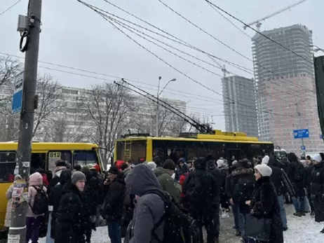 Городской транспорт и воздушные тревоги. Почему в Киеве этот вопрос превратился в политическое шоу