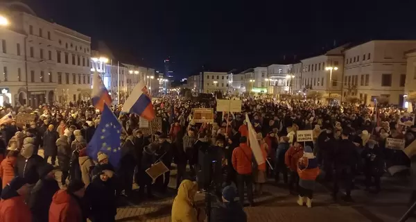 В городах Словакии начались массовые протесты против правительства Фицо