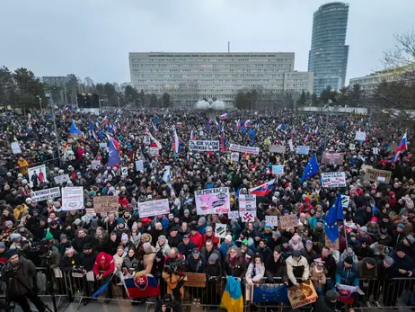 В Словакии рекордные протесты против Фицо - люди выступают против политики правительства 