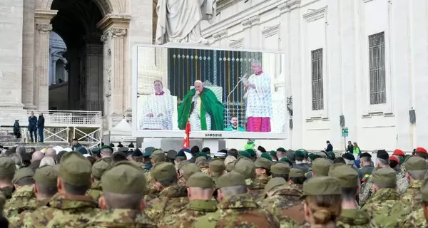 Папа Римський не зміг завершити проповідь через проблеми з диханням