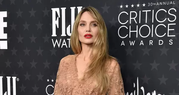 Вбрання зірок на Critics Choice Awards: Демі Мур у Schiaparelli, Анджеліна Джолі у Elie Saab