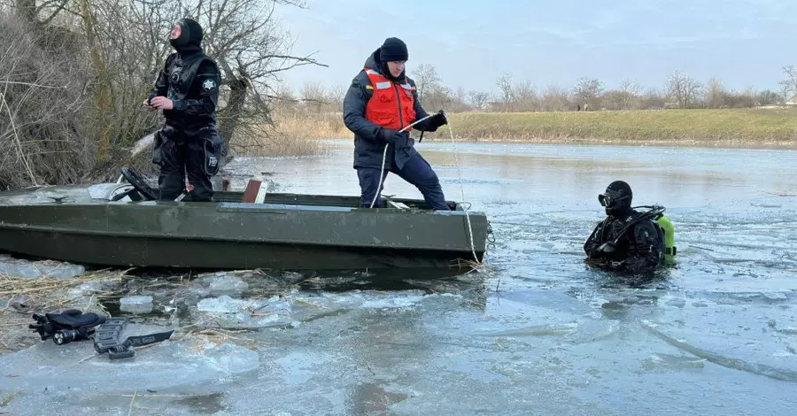 На Херсонщині водолази дістали тіло третьої дитини, що провалилася під кригу