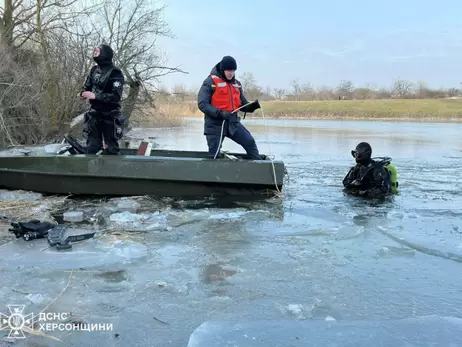 На Херсонщине водолазы достали тело третьего ребенка, провалившегося под лед