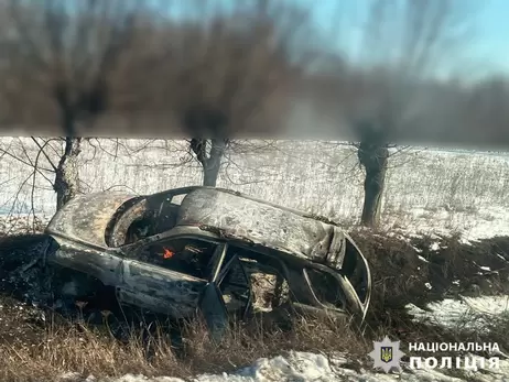 У Куп'янську дрон потрапив у автомобіль: людей поранено, машина згоріла