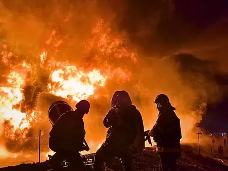 Росіяни вдарили по багатоповерхівці у Запоріжжі, спалахнула пожежа