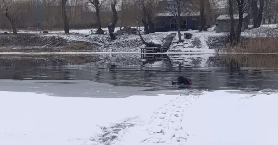 На Миколаївщині двоє школярів провалилися під кригу - один загинув, другого шукають