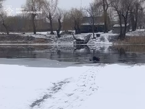 На Миколаївщині двоє школярів провалилися під кригу - один загинув, другого шукають