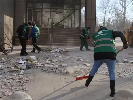 Під час атаки на Херсон отримали поранення дві людини, чоловік у тяжкому стані