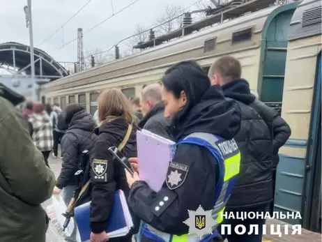 В Киеве подросток залез на электричку и получил тяжелые ожоги