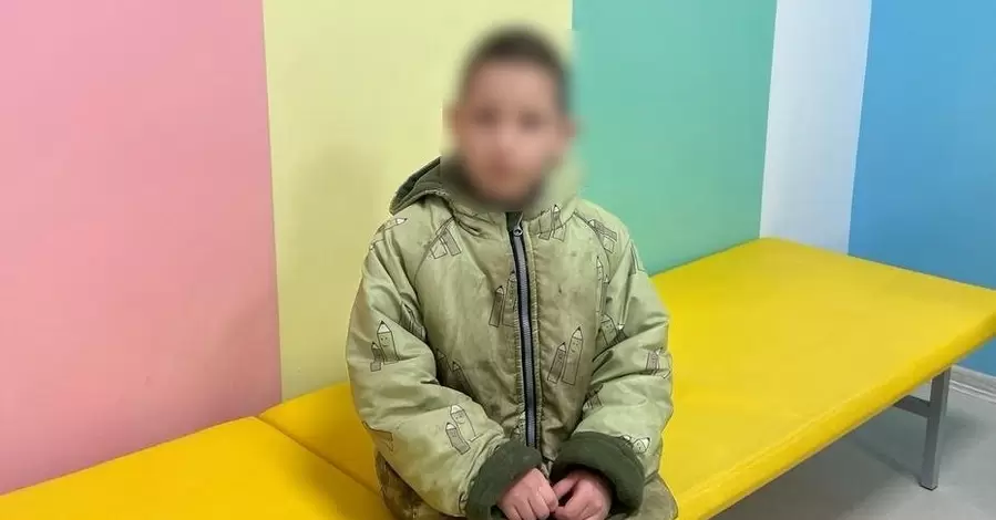 В Никополе полицейский спас 7-летнего мальчика, который отстал от матери и потерялся