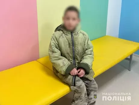 В Никополе полицейский спас 7-летнего мальчика, который отстал от матери и потерялся