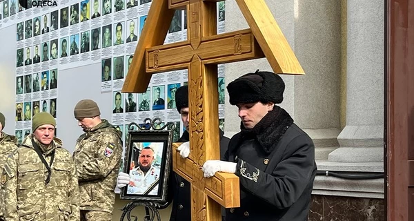 В Одессе прощаются с активистом Демьяном Ганулом, застреленным в центре города