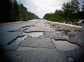 Водители объезжают разрытые улицы через Высокий замок  