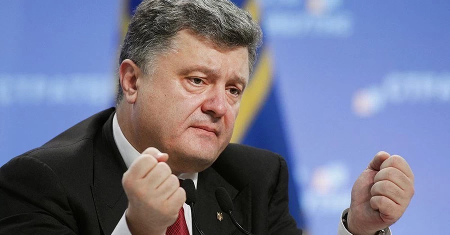 Порошенко вкотре підіграв Кремлю, прирівнявши Трампа до путіна – експерт