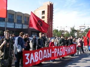 Всех рабочих завода уволили из-за отсутствия патриотизма 