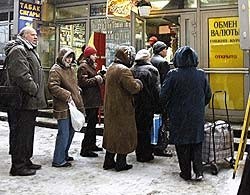 В обменниках опять ажиотаж с долларами 