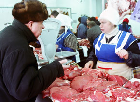 Супермаркеты снижают наценки на продукты и технику 