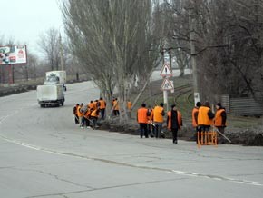 Мариупольская колония теперь зарабатывает на добрых услугах  